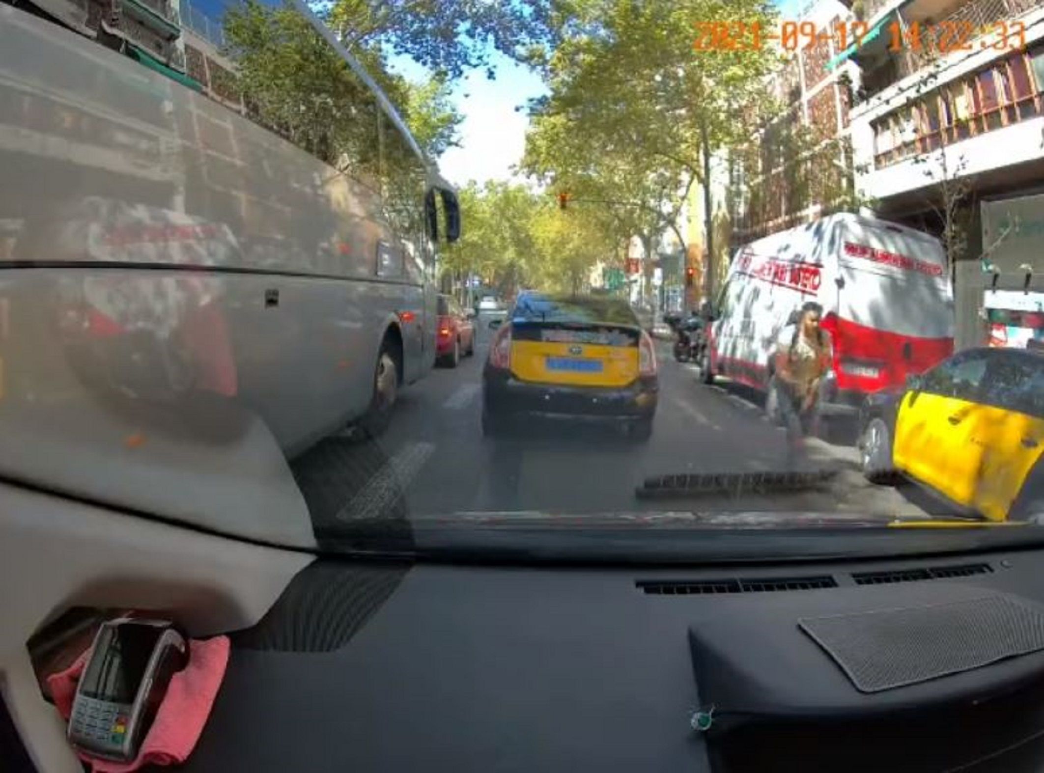 Robo taxi Barcelona / Lo Caso