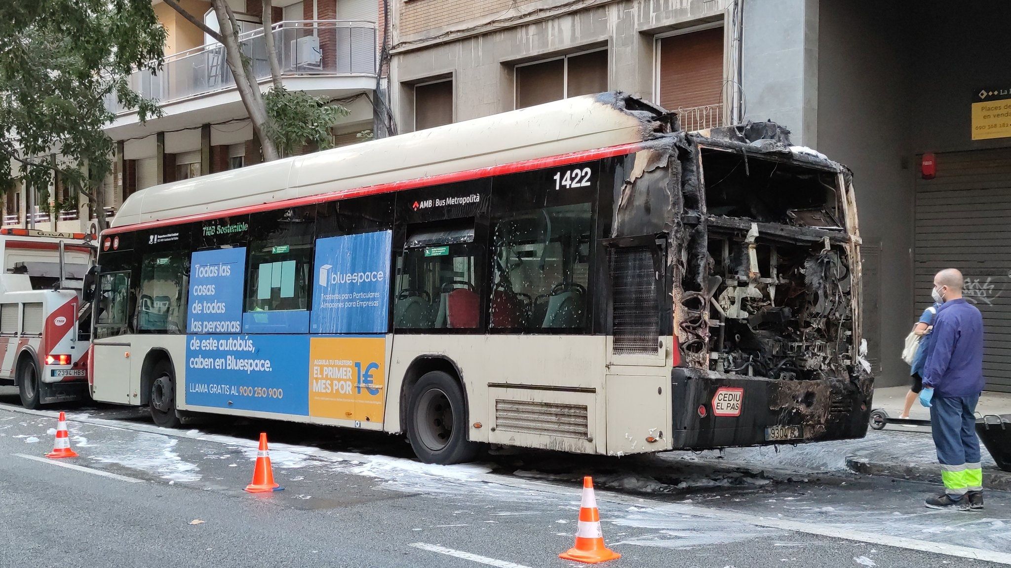 Autobus quemado Barcelona / Twitter miniautobusero