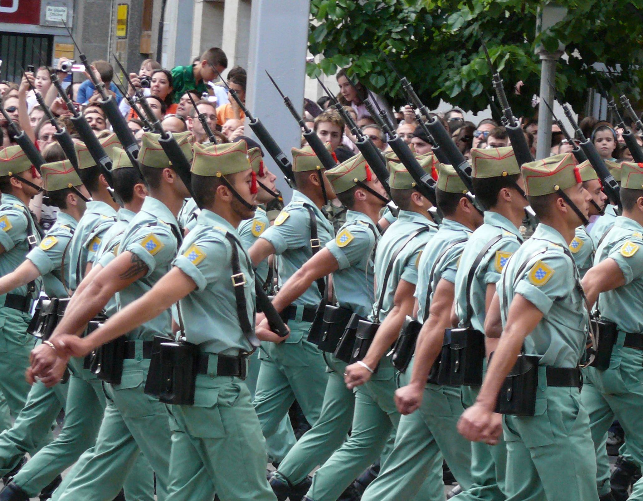 Desfile de La Legión / Oscar en el medio - Wikimedia Commons