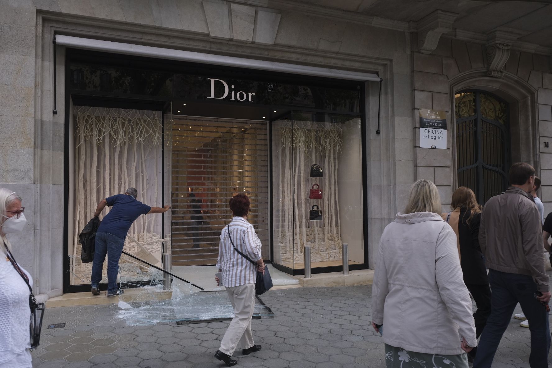 Asalto tienda Dior Passeig de Gracia / Carlos Baglietto