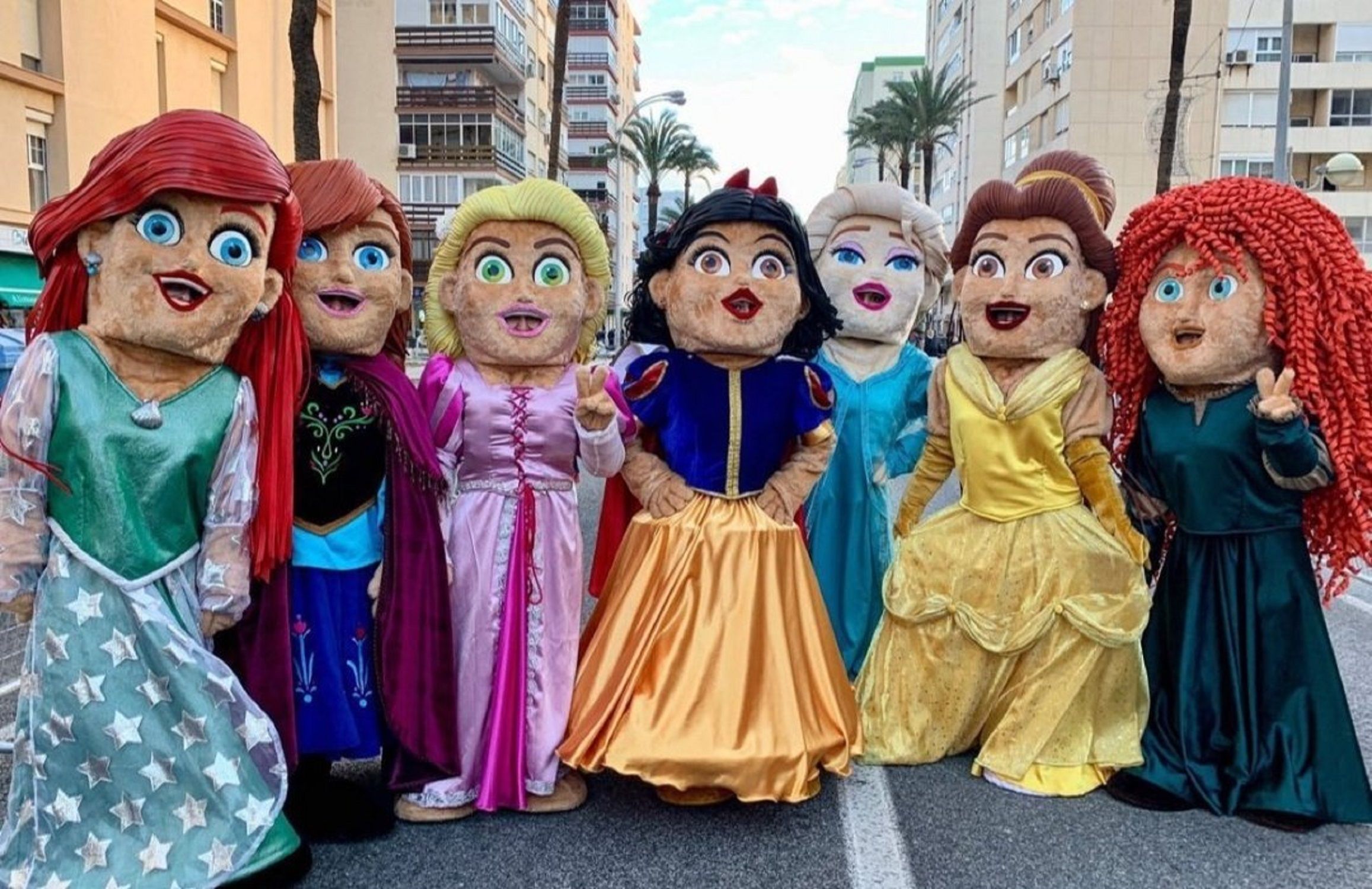 Princesas Disney en la cabalgata de Reyes de Cádiz / Twitter