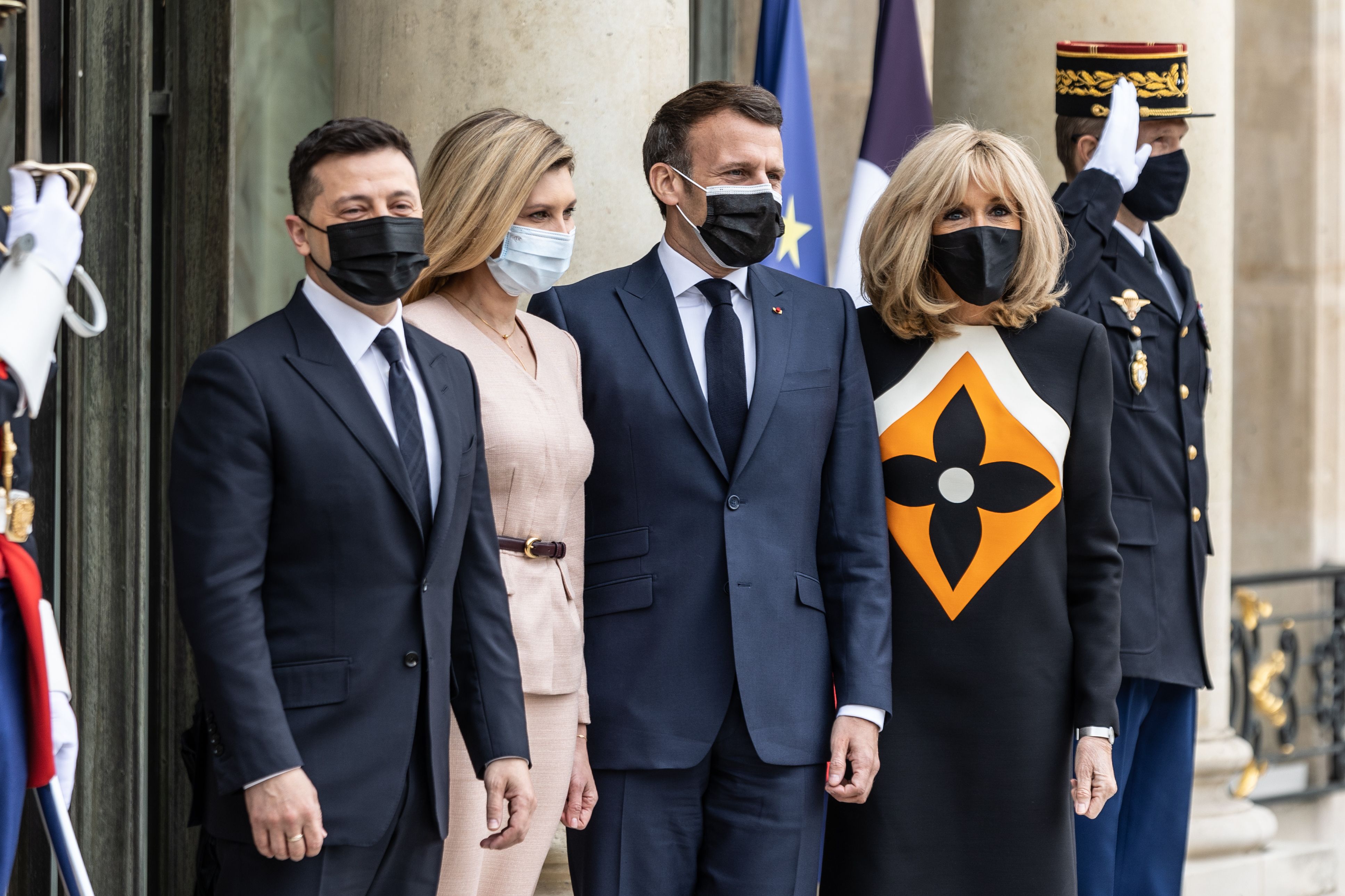 Volodímir Zelenski i la seva dona Olena Zelenska al costat de|juntament amb Macron i la seva dona / Europa Press