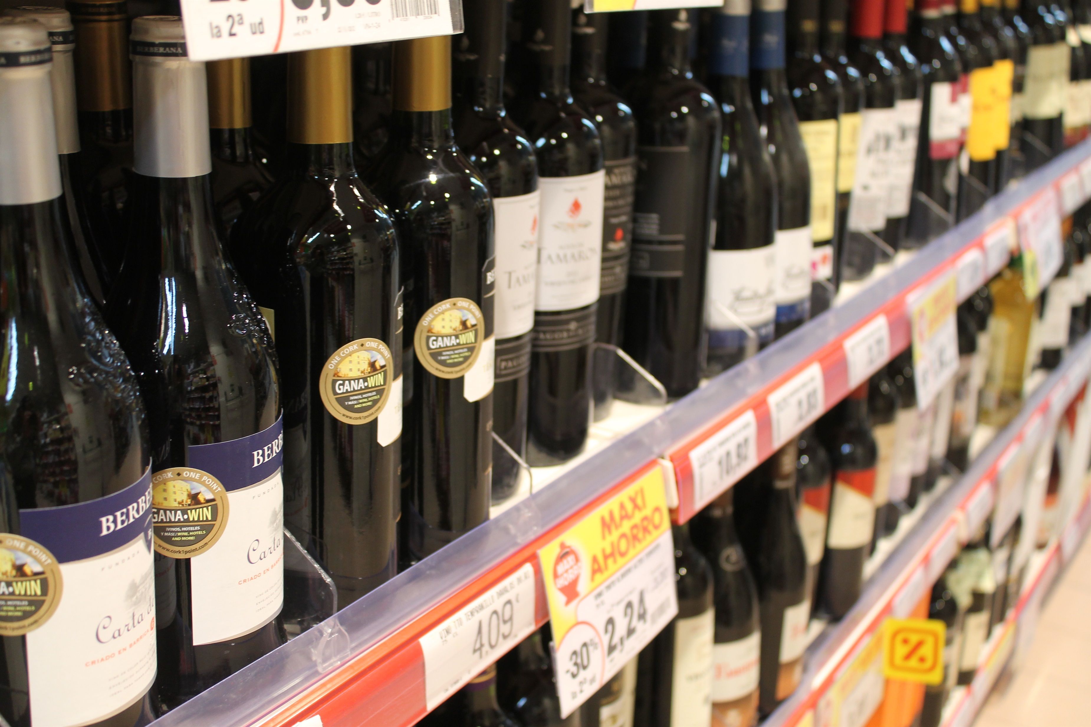 Supermercado vino alcohol botellas / Europa Press