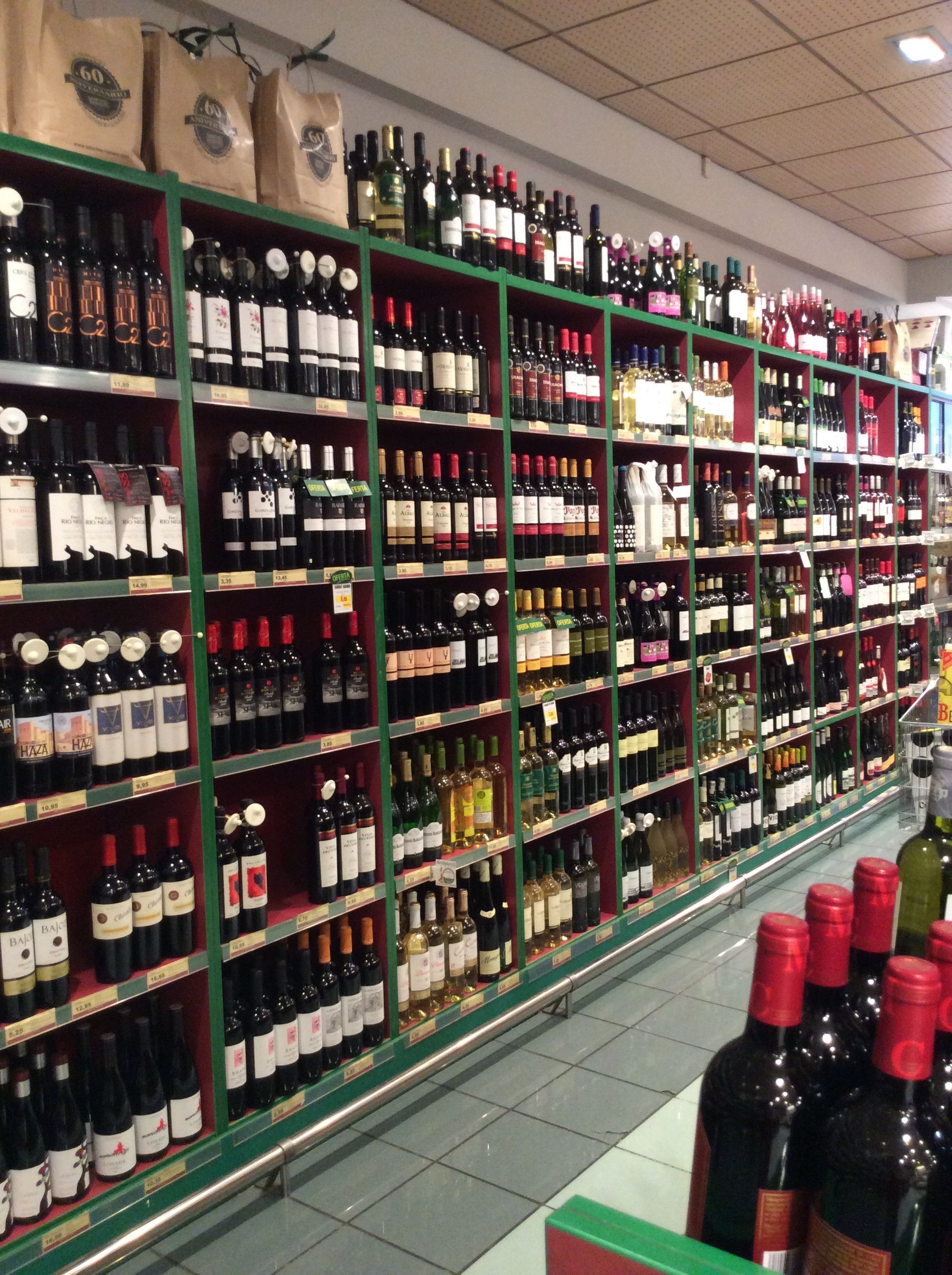 Supermercado vino alcohol botellas / Europa Press
