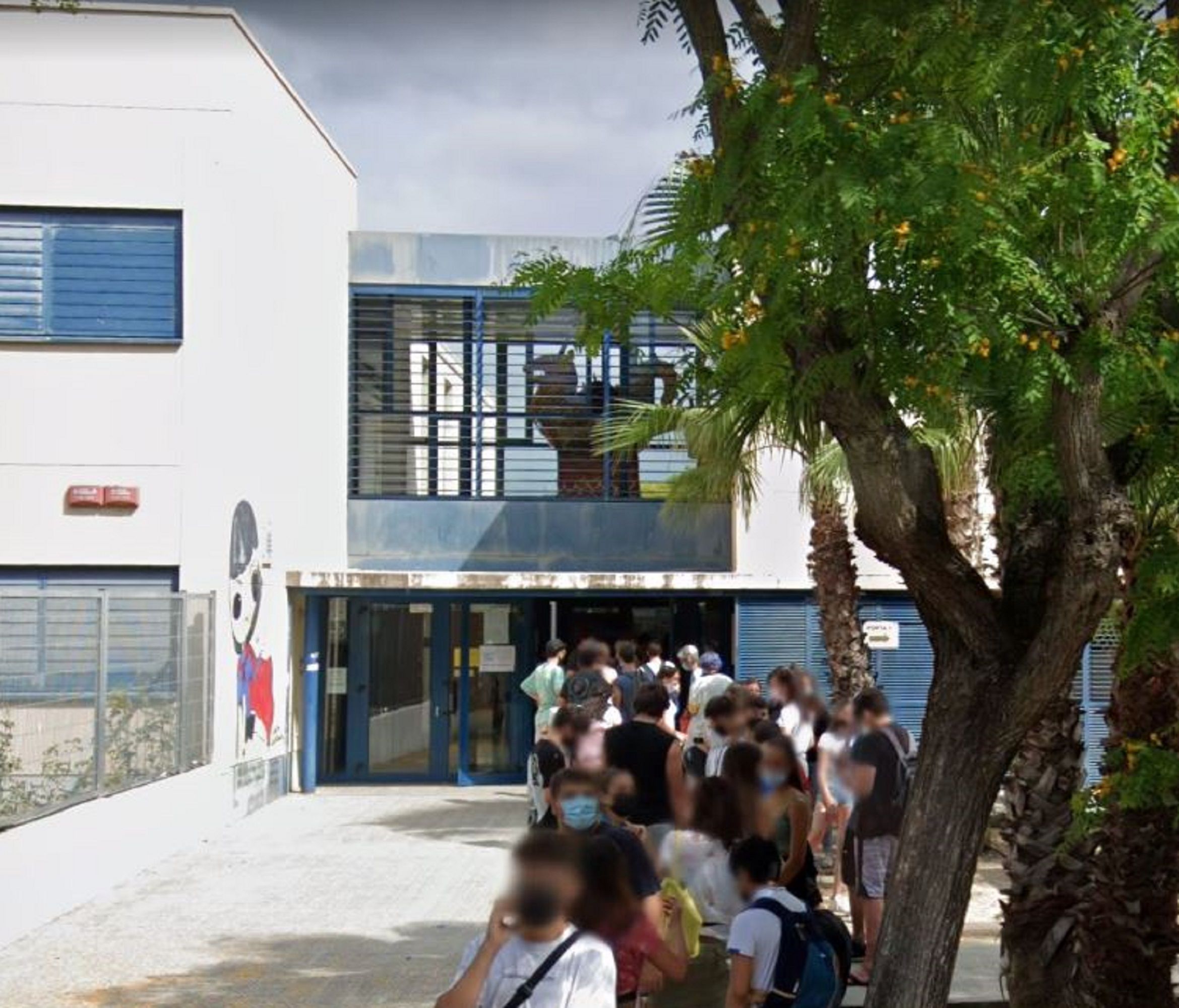 Institut Dolors Mallafre Vilanova Professor Detingut Abusos Sexuals