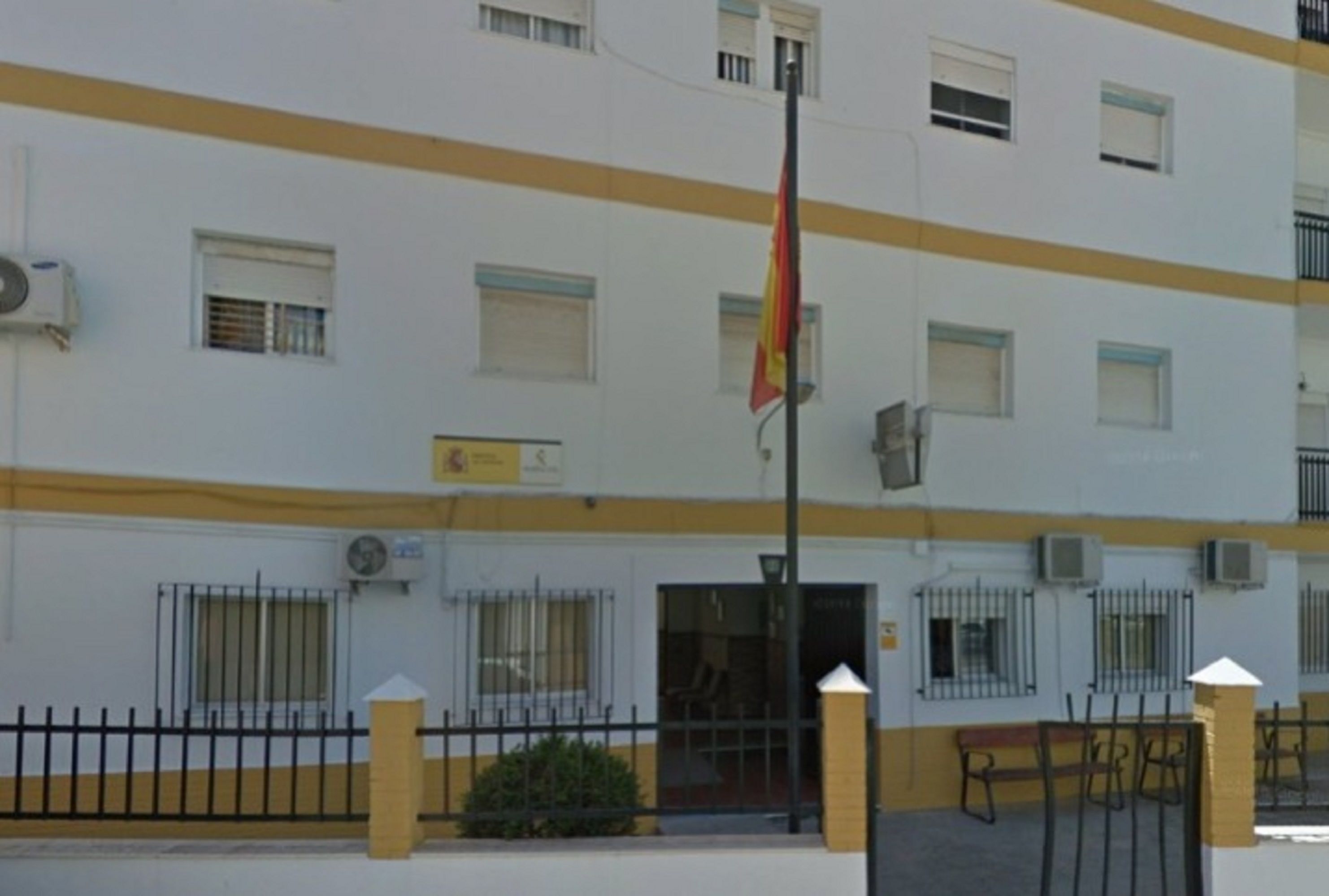Menor Incendio Cuartel Guardia Civil isla Cristina Huelva