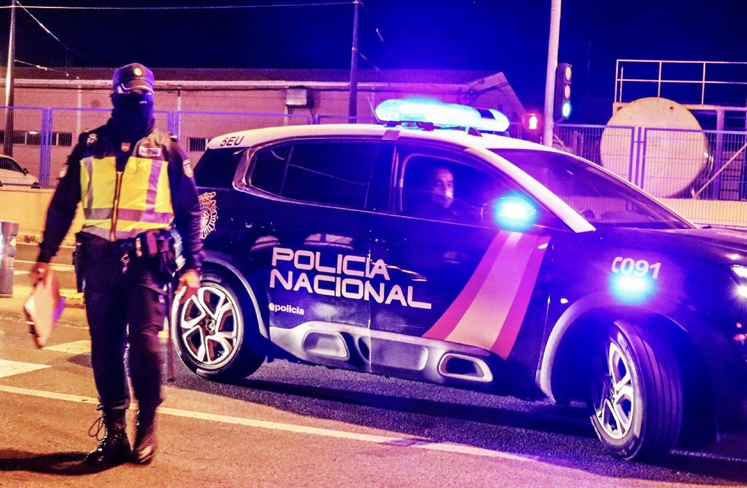 policia nacional coche noche