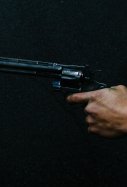 pistola - alejo reinoso unsplash