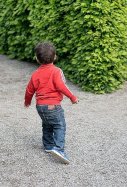 Niño caminando
