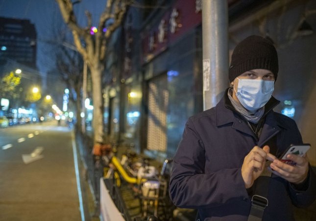 Hombre mascarilla / EP