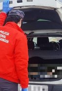 Hombre escondido maletero / Policia Foral Navarra