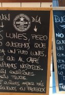 Un bar de Oviedo se hace viral con su café y mensajes 'para llevar' / Facebook