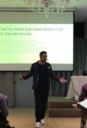 Clase de "seducción" de Álvaro Reyes / YouTube