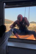 Spiderman visita a los niños con cáncer en Málaga / Twitter @JesusSanchez