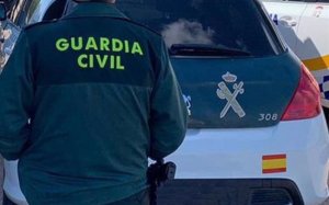 guardia civil home i cotxe / Europa Press