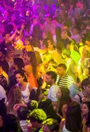 EuropaPress 4506151 decenas personas asisten fiesta flower power discoteca pacha ibiza junio