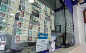 EuropaPress 3160956 gel desinfectante interior administracion loteria manises cuarto dia (1)