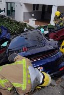 2 persones ferides greus xocar cotxe tanca casa particular roses / Foto: Bombers