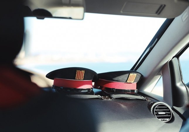 Imagen de archivo de los Mossos d'Esquadra en un coche patrulla / MOSSOS D'ESQUADRA