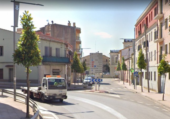 Centre de Sils, on han estat trobats els tres joves acusats de cinc robatoris amb violència i que han ingressat a presó / GOOGLE STREET VIEW