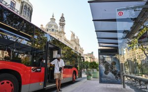 Una parada d'autobús de València en una imatge d'arxiu / AJUNTAMENT DE VALÈNCIA