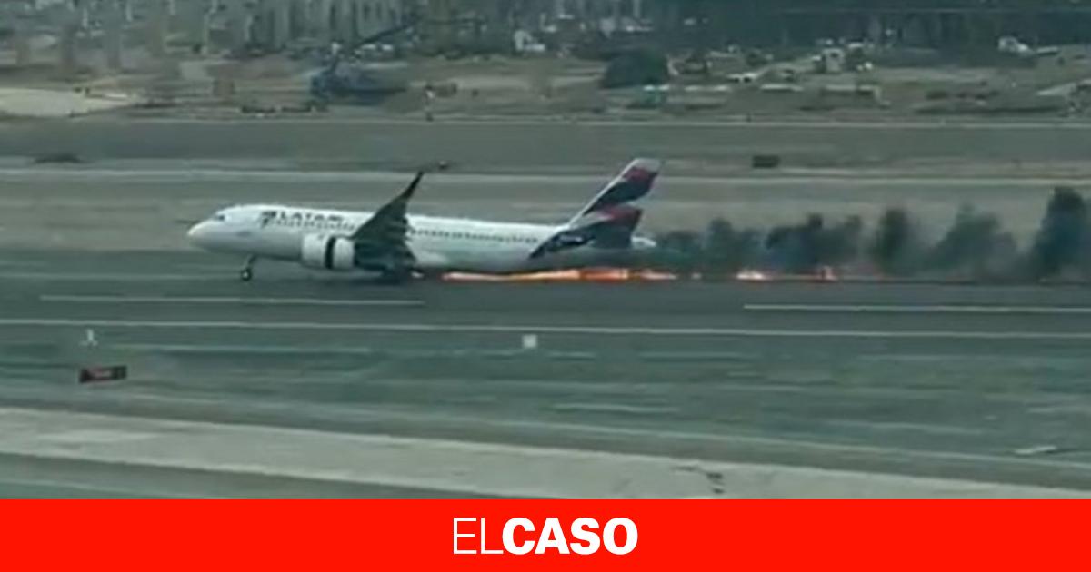 Dos muertos en un trágico accidente de avión: choca con un camión