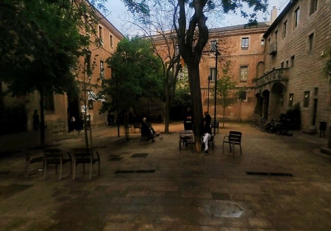 Jardins a tocar de la Biblioteca de Catalunya de Barcelona / GOOGLE STREET VIEW