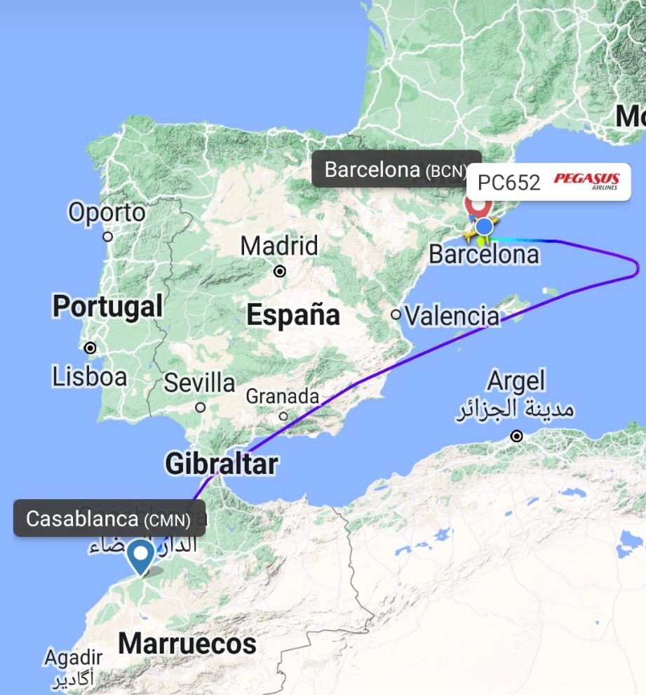 Desviación de emergencia hacia el aeropuerto de Barcelona-El Prat / FLIGHT RADAR