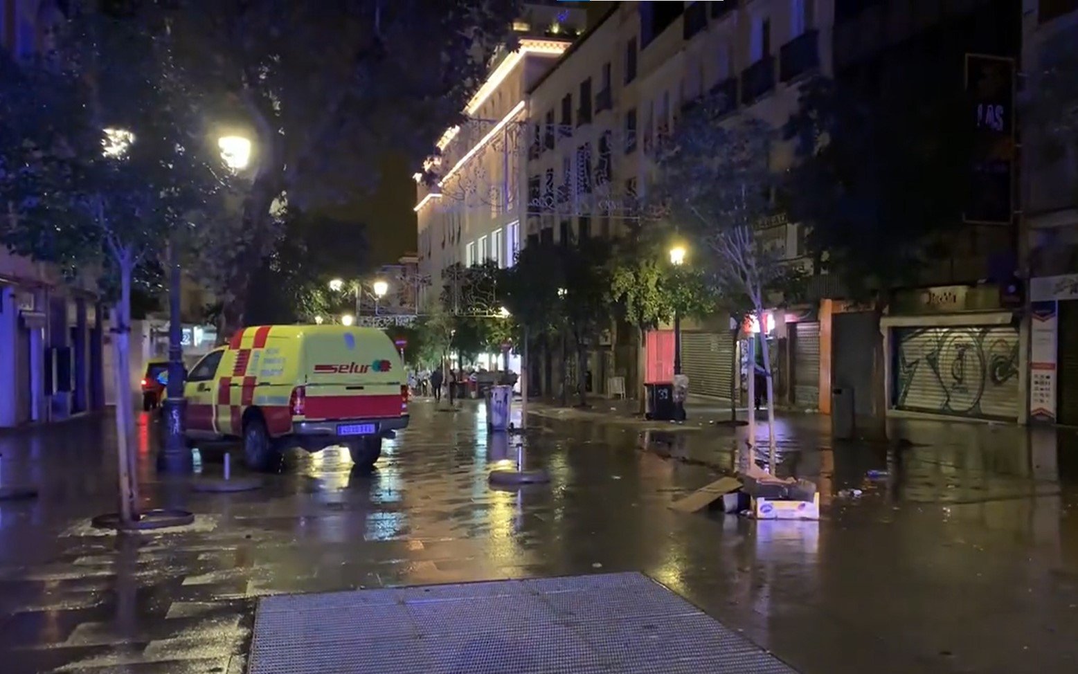 El cèntric carrer de Madrid on van donar dues punyalades un jove / EMERGÈNCIES MADRID