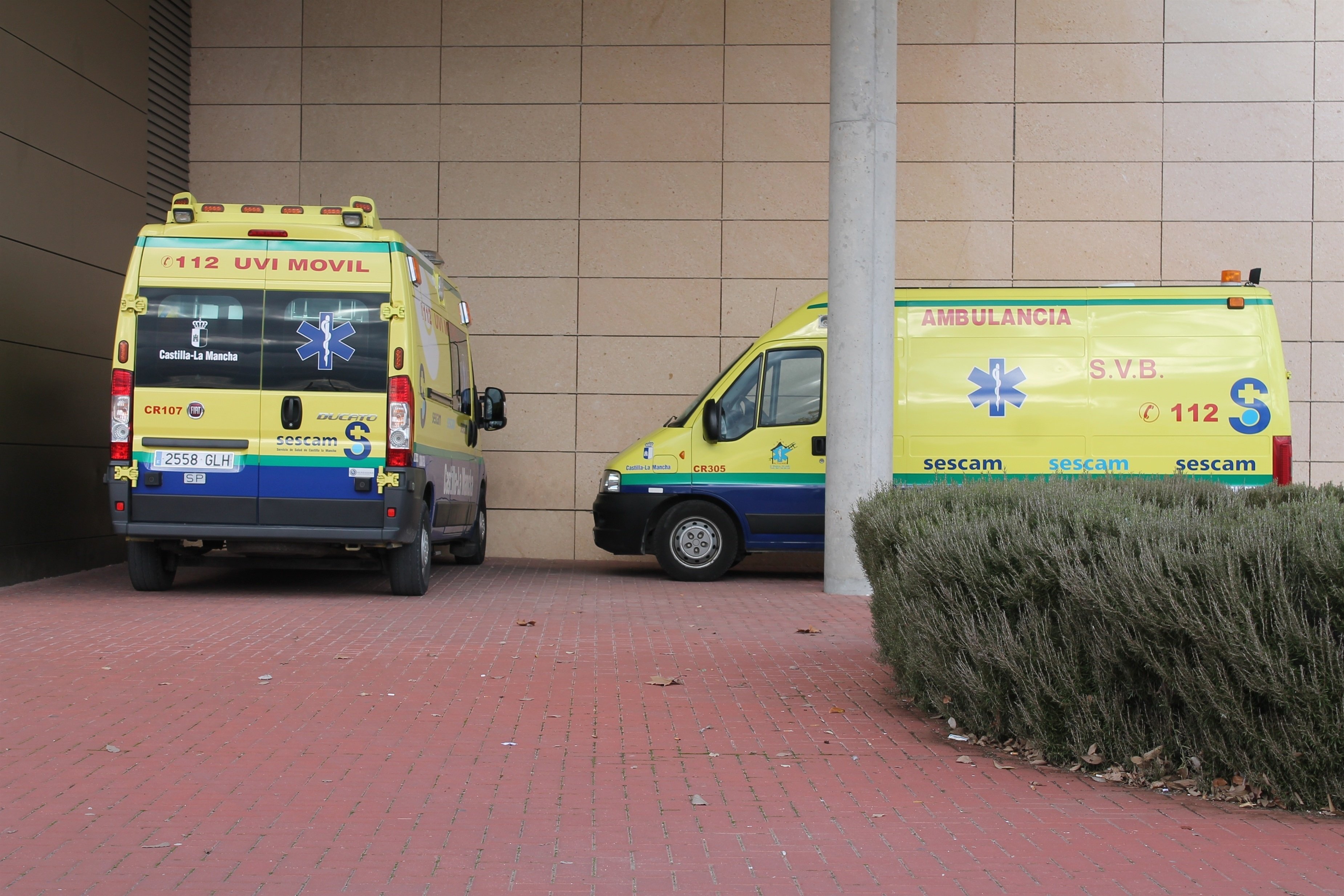 Ambulàncies de Castella-la Manxa en una imatge d'arxiu / EUROPA PRESS