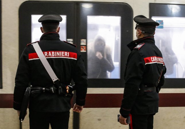 Dos policies italians en una imatge d'arxiu / Fabio Frustaci - ANSA