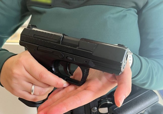 Pistola simulada amb la qual el menor va encanonar un agent de la Guàrdia Civil fora de servei a Mallorca / GUÀRDIA CIVIL