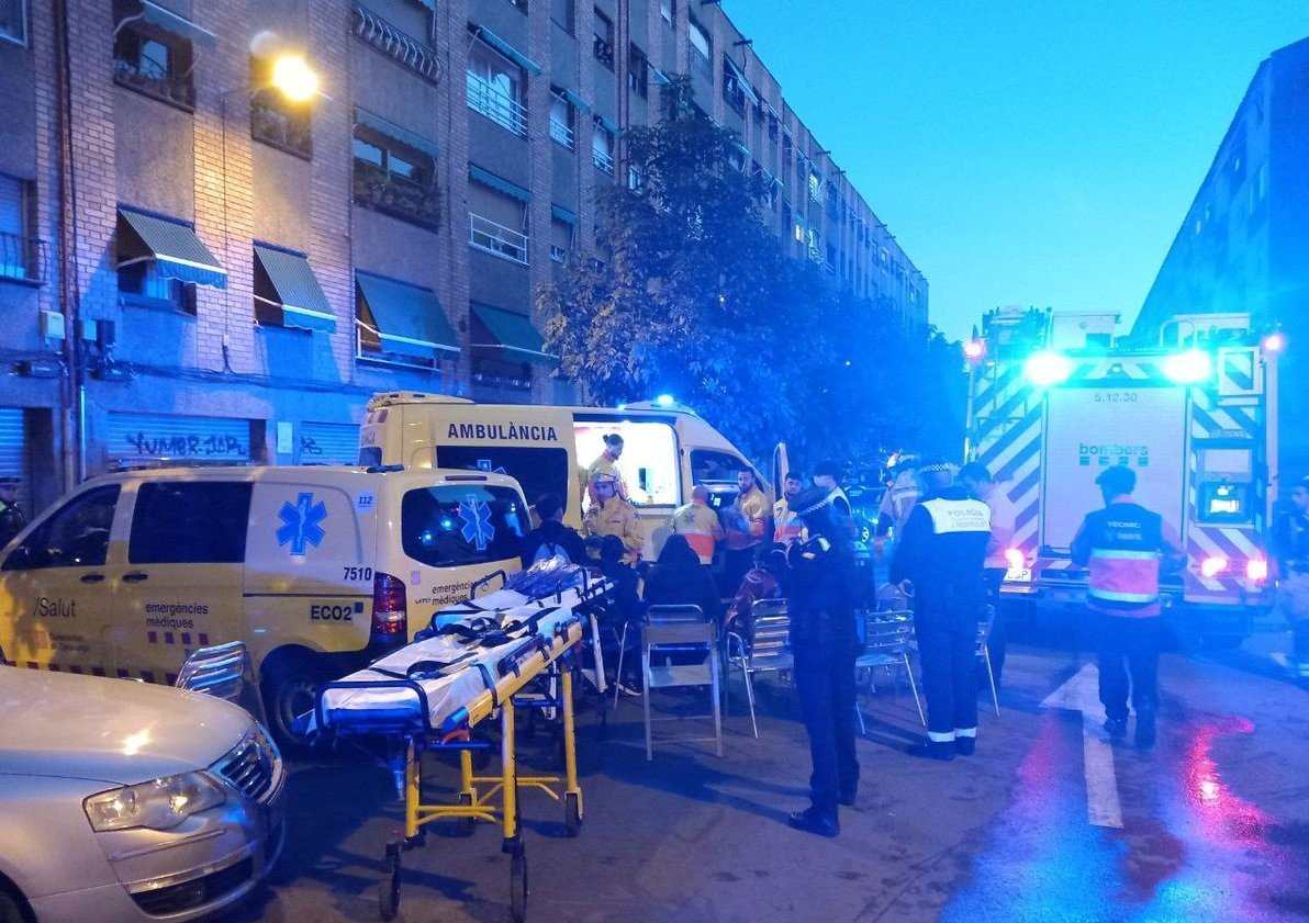 Incendi d'un patinet elèctric a l'Hospitalet de Llobregat / BOMBERS