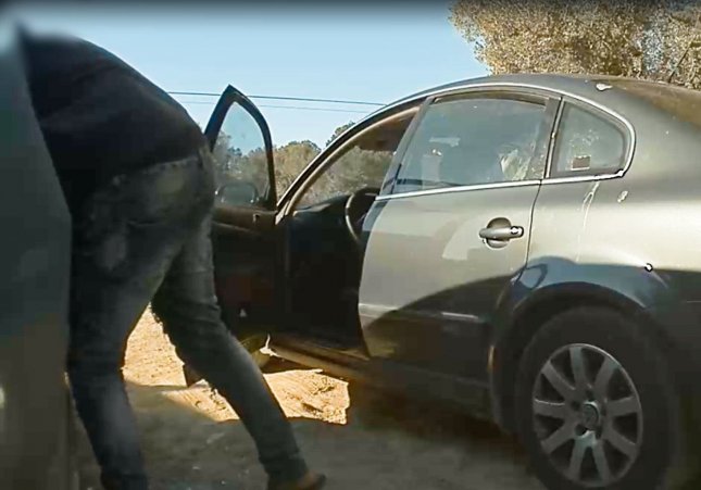 Moment del robatori d'un Tesla a Tarragona capturat per les càmeres de vigilància del cotxe