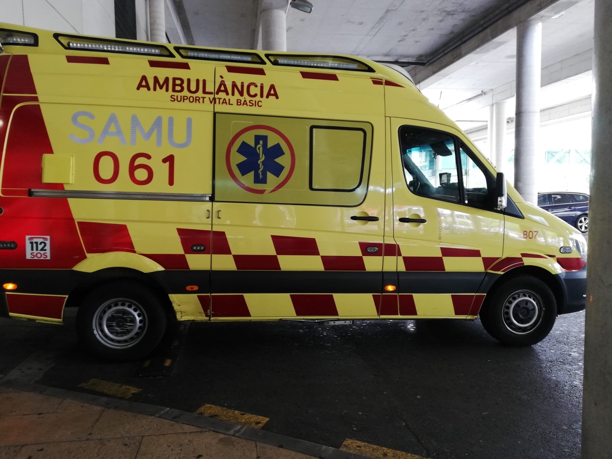 Una ambulància del servei d'emergències de les Illes Balears, en una imatge d'arxiu / EUROPA PRESS