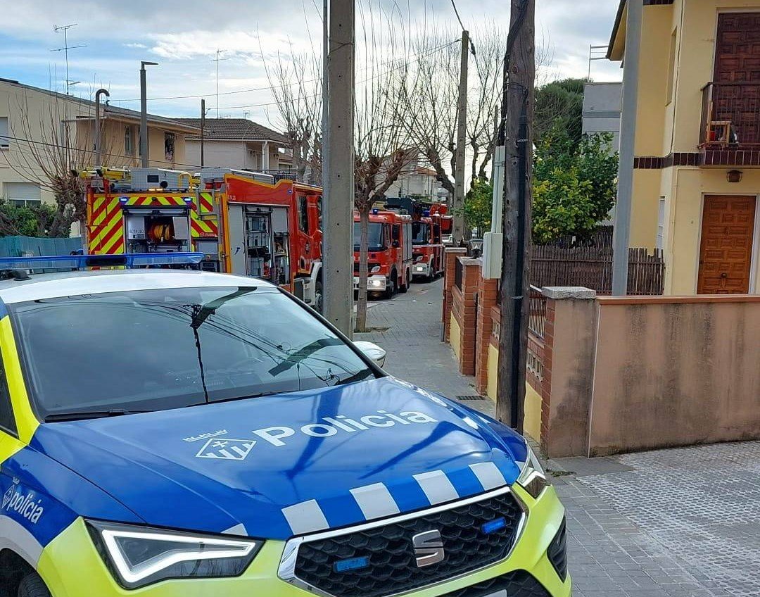 Els efectius d'emergències a l'incendi on ha mort una dona aquest dimecres a Segur de Calafell / AJUNTAMENT DE CALAFELL
