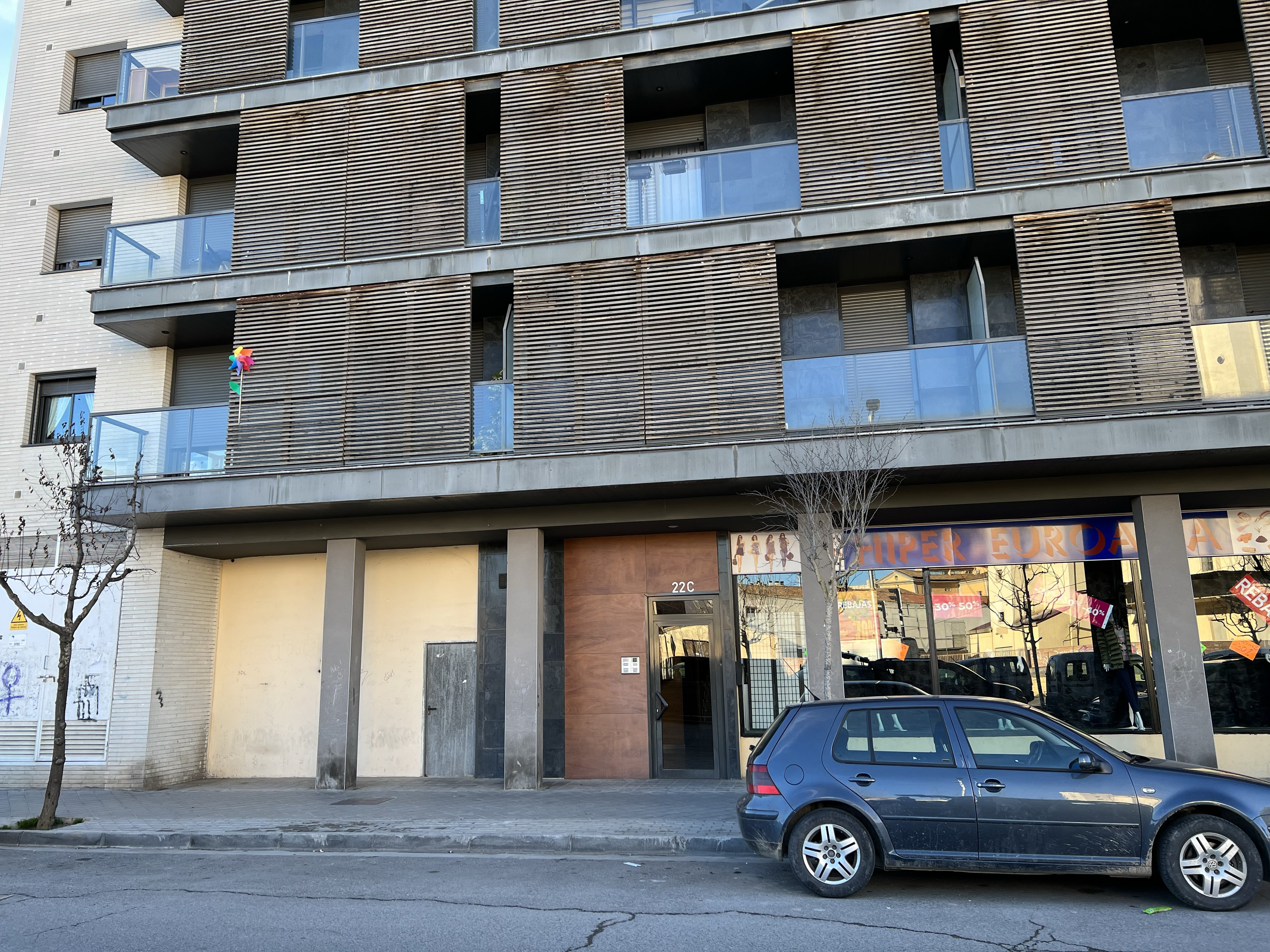 L'edifici residencial on ha aparegut morta la dona a Balaguer (Noguera) /  ORIOL BOSCH - ACN