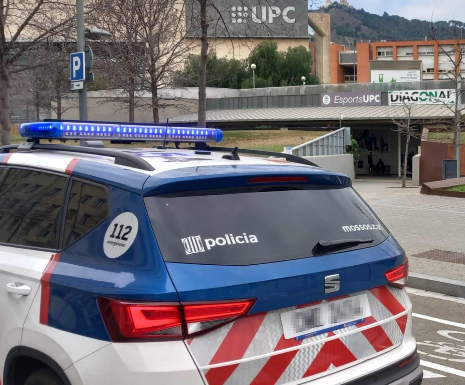 cotxe mossos esquadra universitat