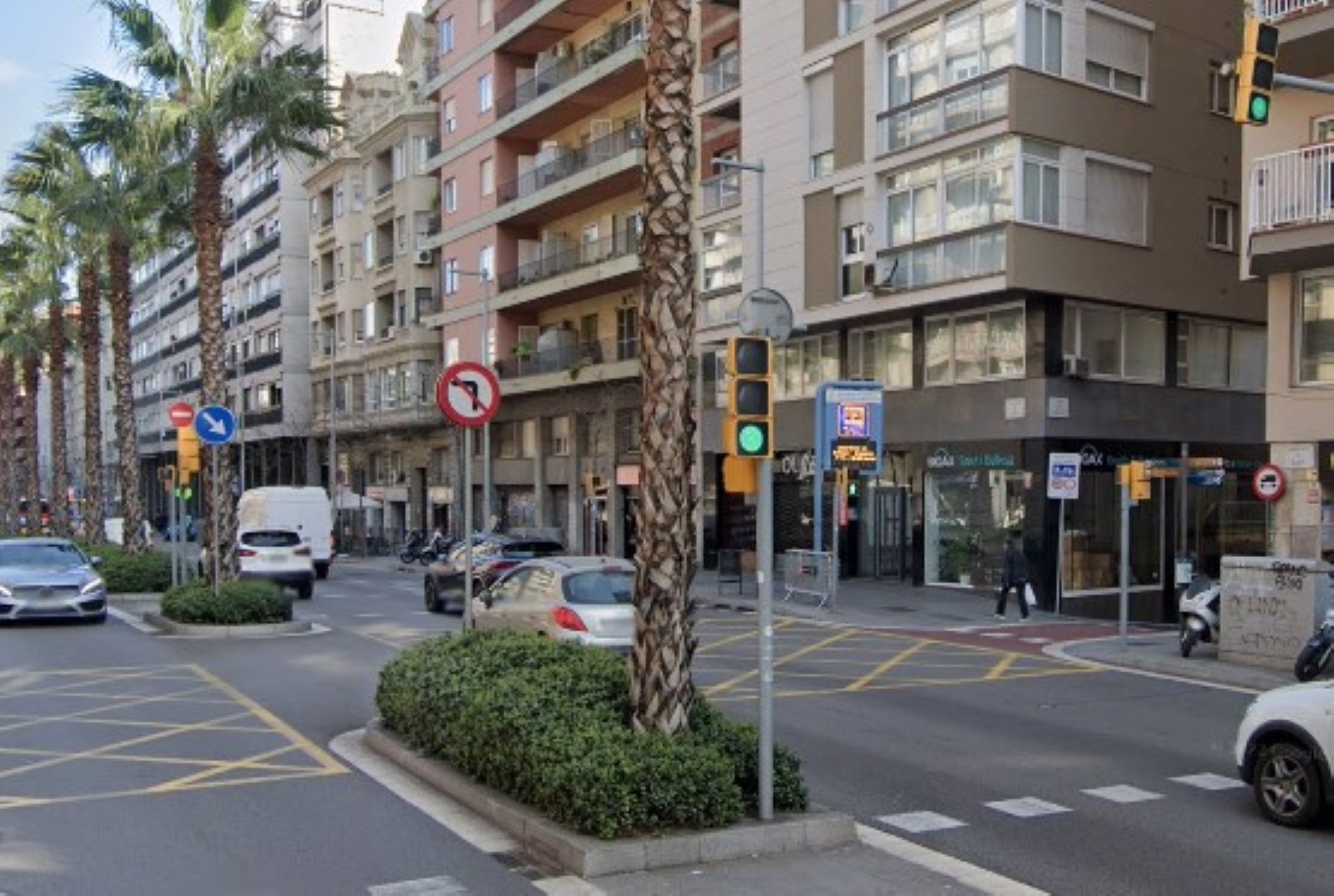 Intersecció on va succeir l'accident entre un motorista i la Guàrdia Urbana de Barcelona