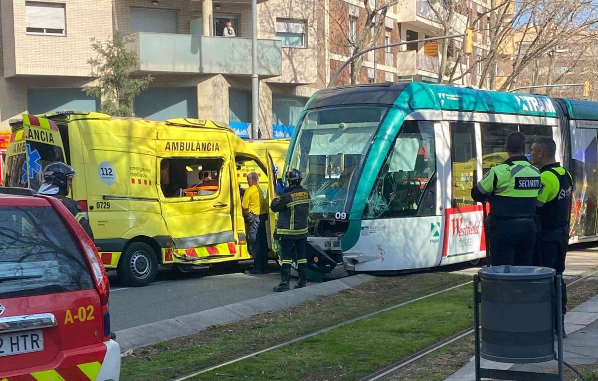 accident tramvia ambulancia barcelona