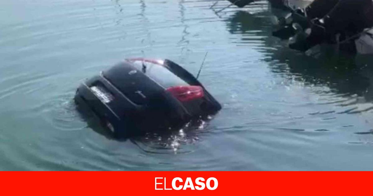 Un coche cae al agua en el puerto de Mataró y acaba en el fondo del mar ...