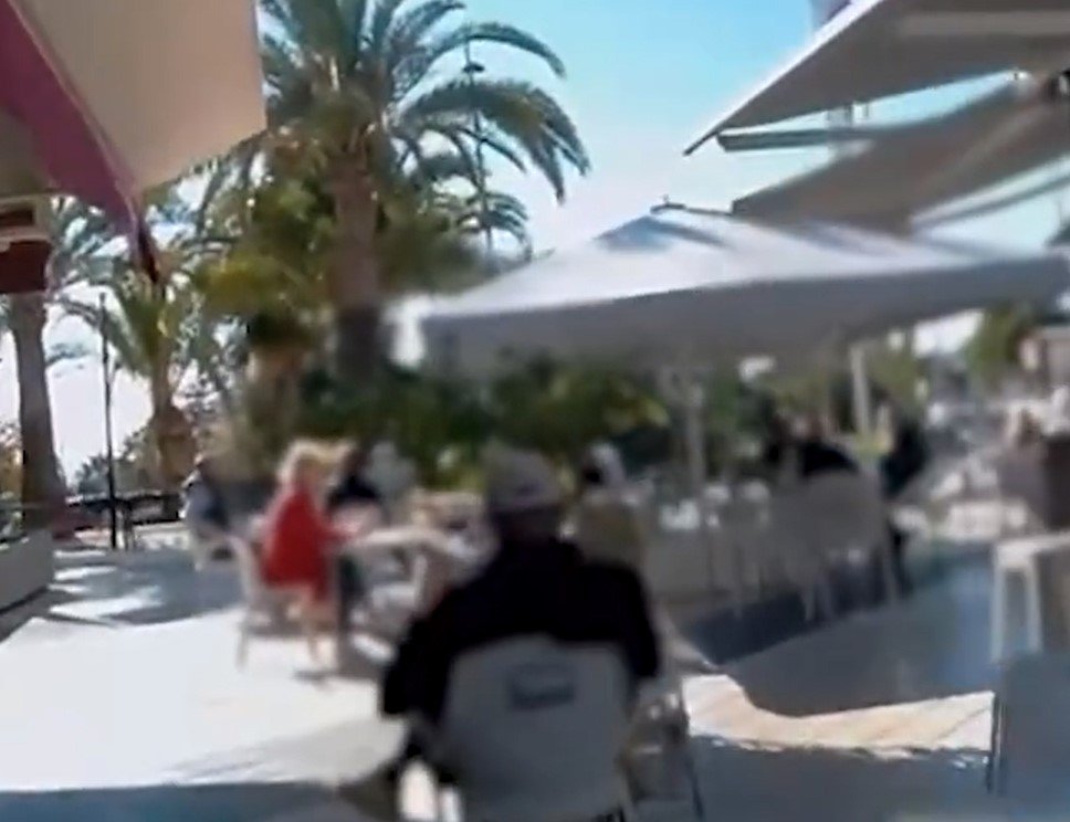 El fugitiu polonès en una terrassa de Marbella abans de ser detingut per la Policia Nacional