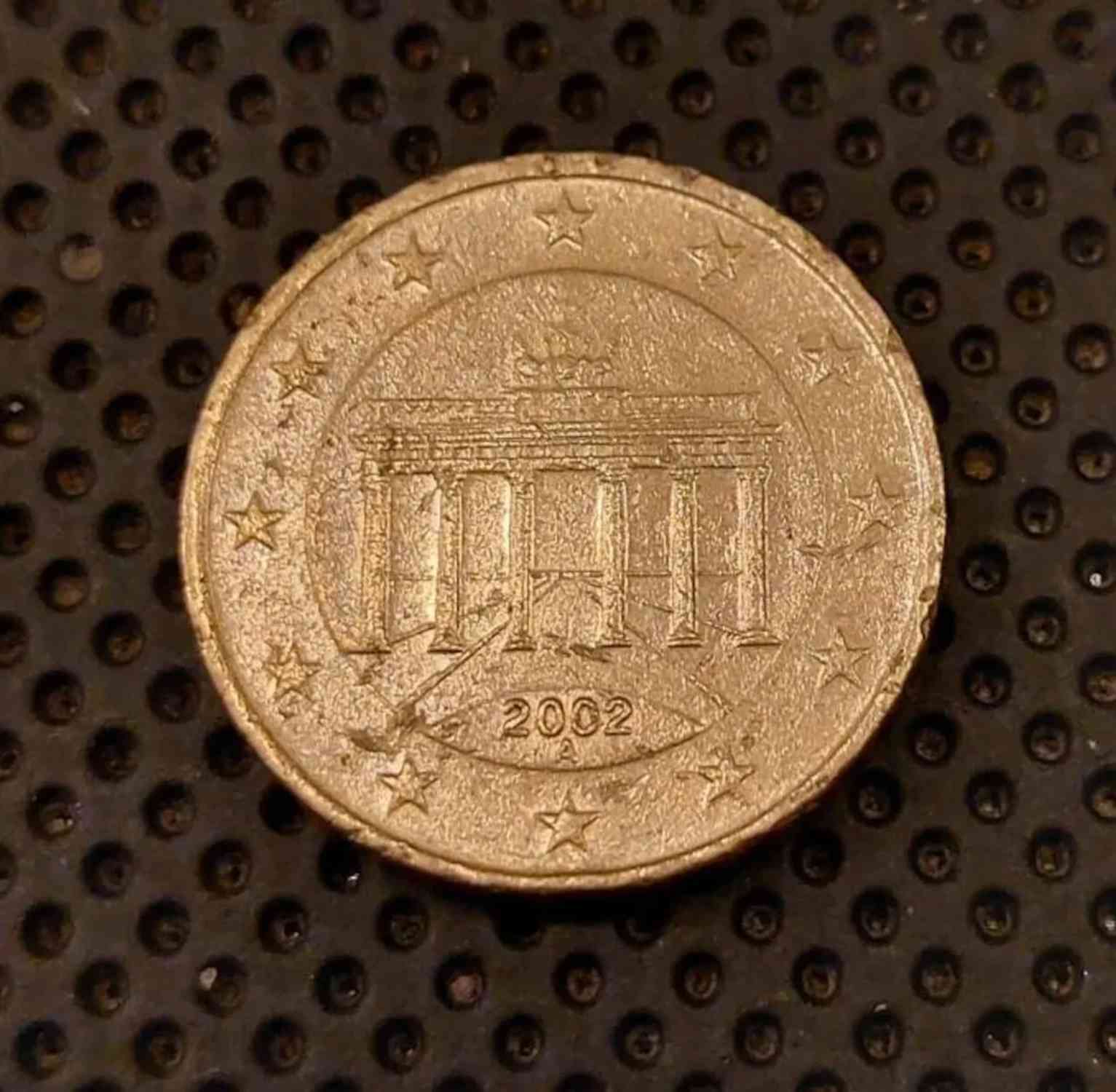 Moneda de veinte céntimos acuñada en Alemania en el 2002. Foto Cedida