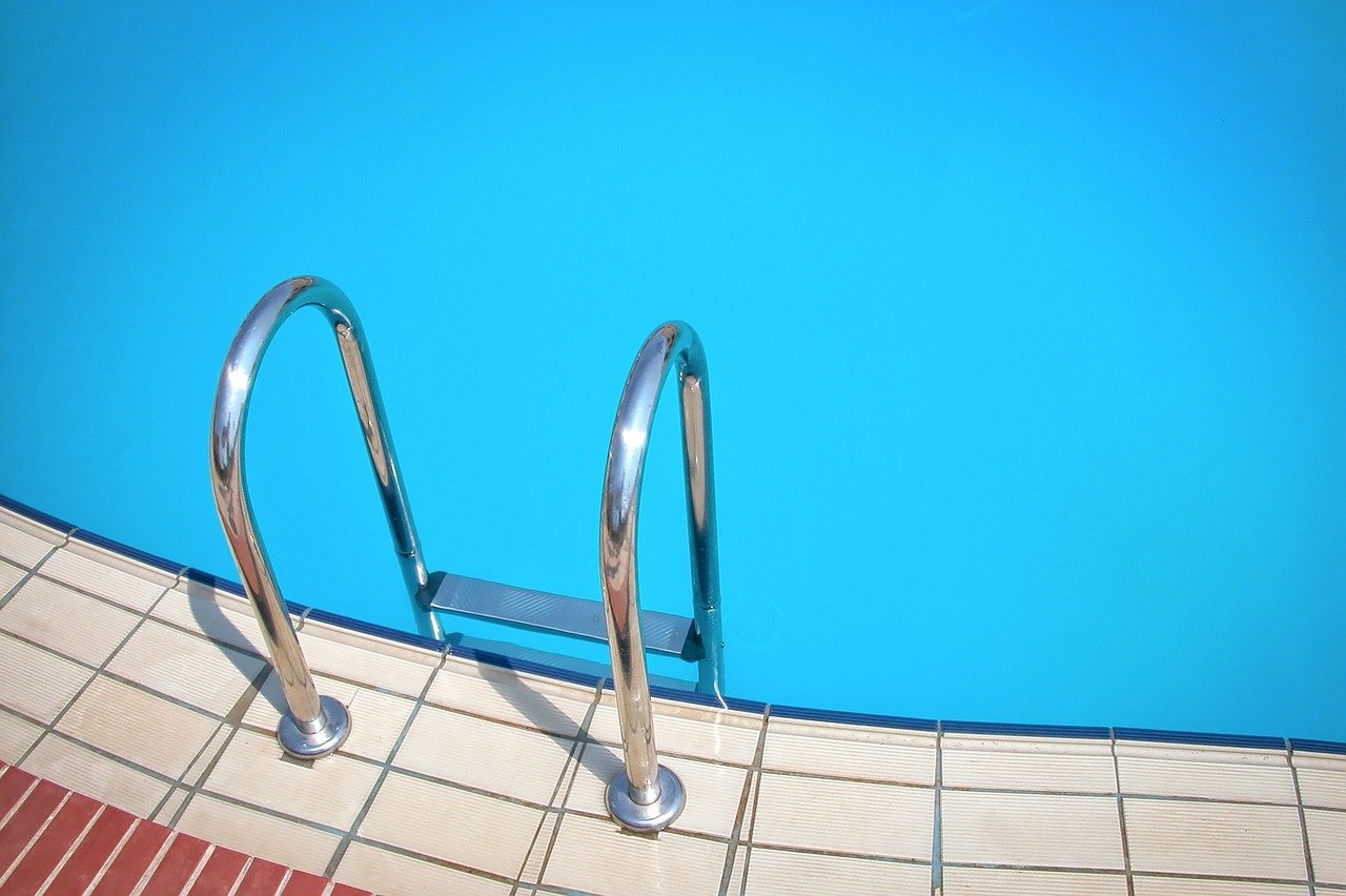 Una piscina en una imatge d'arxiu / PIXABAY