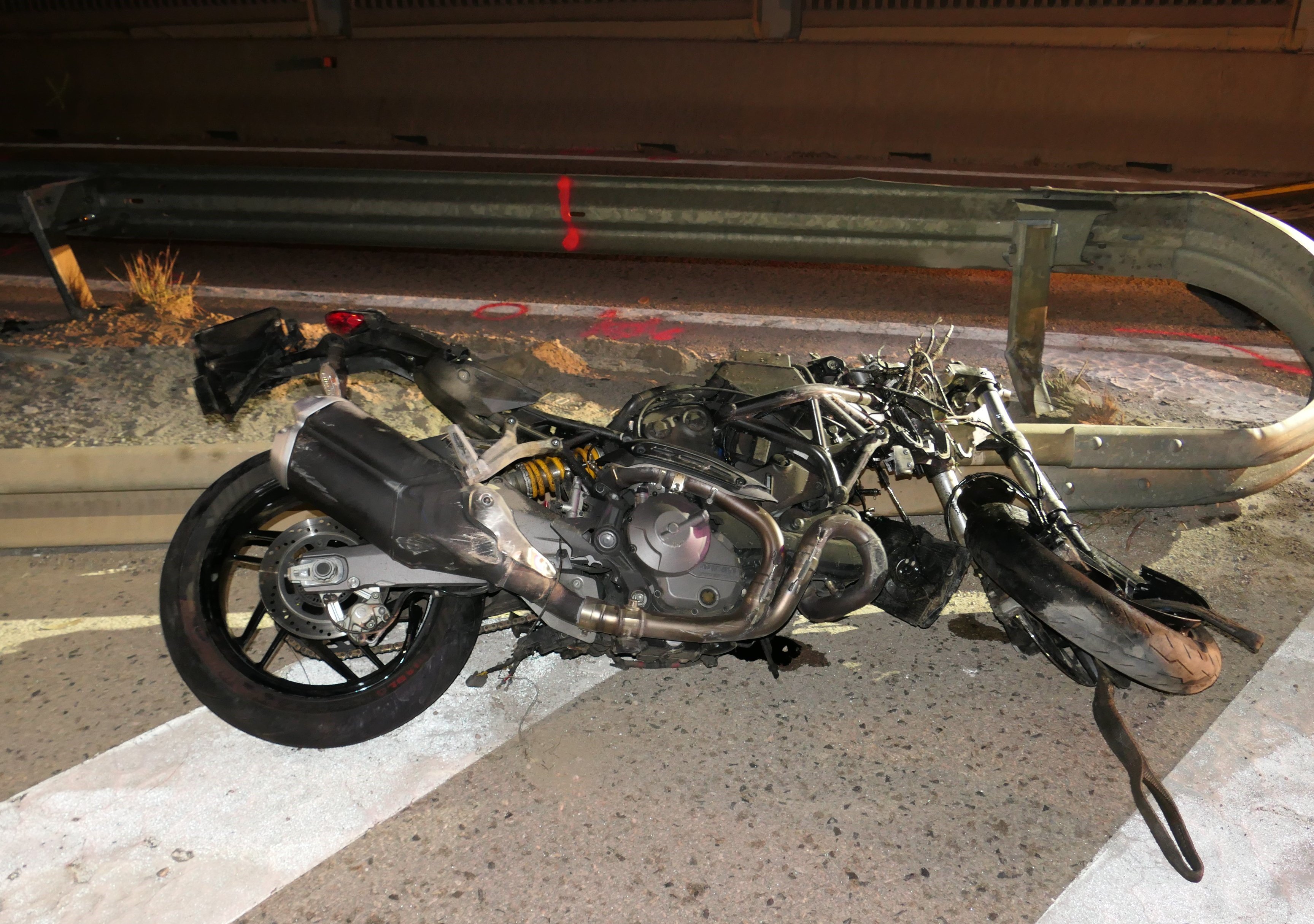 La moto de l'home que va morir a l'accident de Sitges aquest dilluns / CME