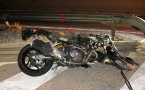 La moto de l'home que va morir a l'accident de Sitges aquest dilluns / CME