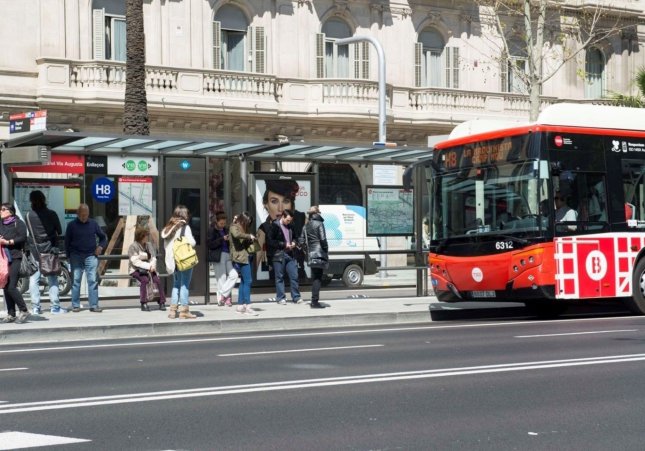 Un autobus de la TMB, en una imatge d'arxiu a Barcelona