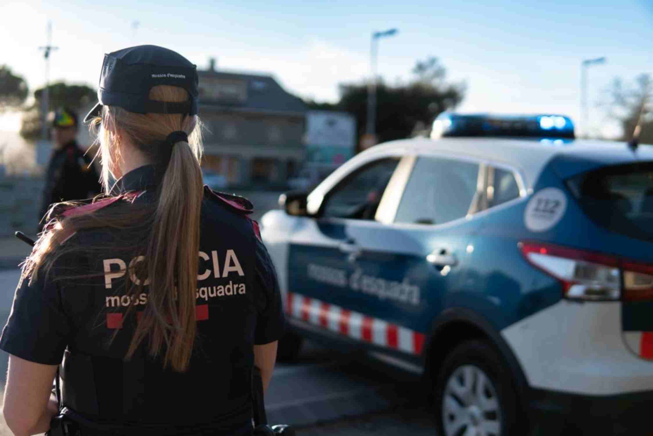 mossos agent cotxe