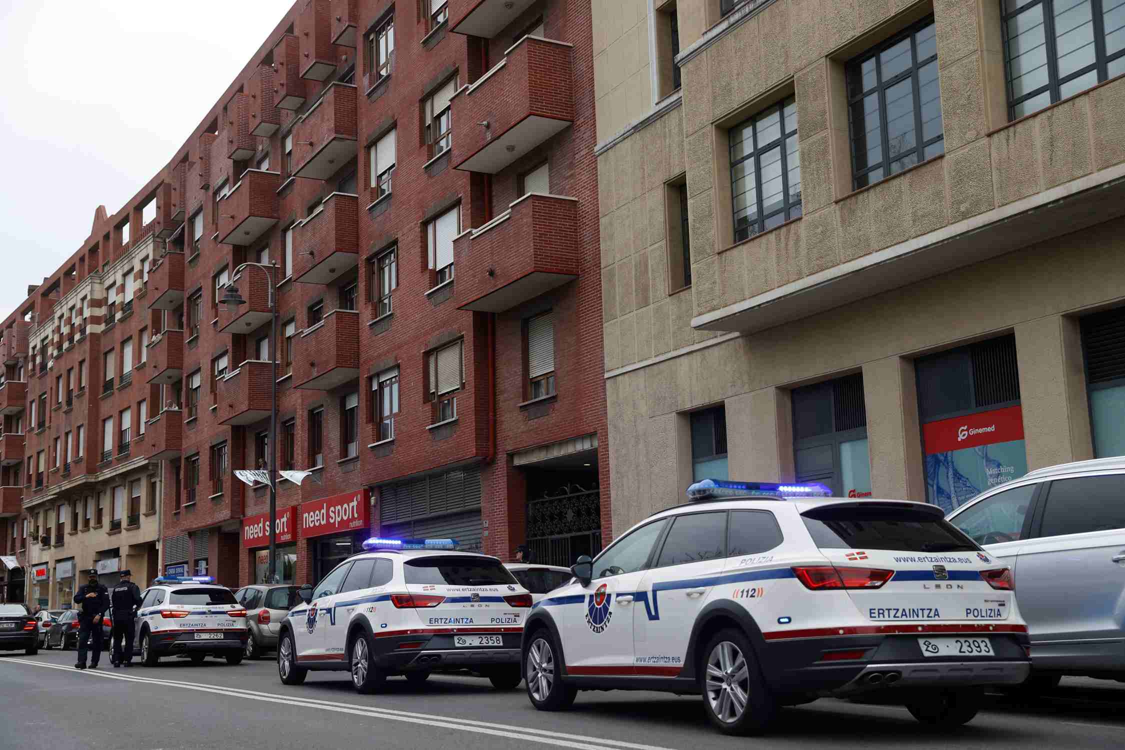 Un hombre intenta matar a su expareja quemándola viva en Bilbao: la mujer, muy grave