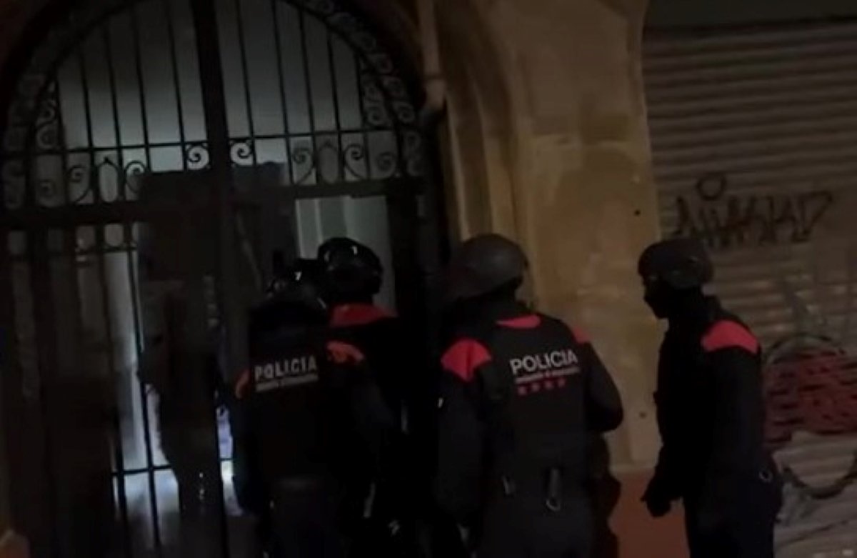 Caçats a Barcelona dos dels lladres més actius d'Europa: robaven amb violència i fugien en patinet elèctric
